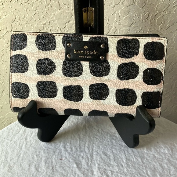 Kate Spade: Neda Grove Street Print- 12 card slot with ID area- Wallet - Picture 1 of 16